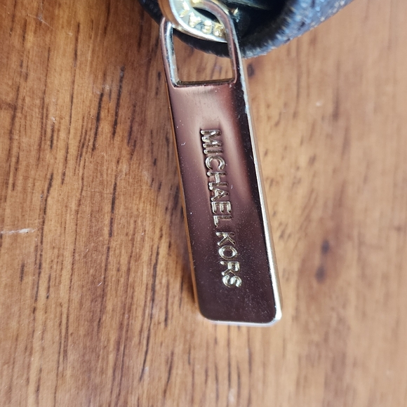 Michael Kors Signature travel wallet - Picture 4 of 5